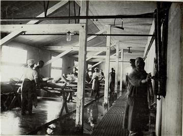 Waschraum im Krankenhaus in Pradl 1916 