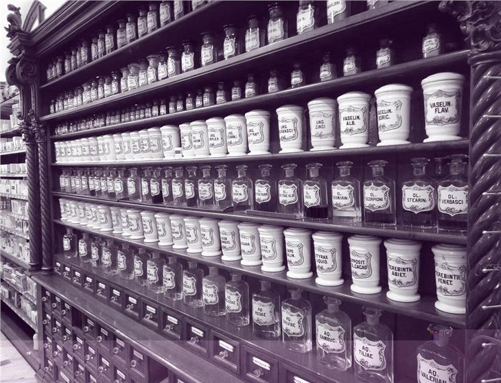 Apothekerschrank