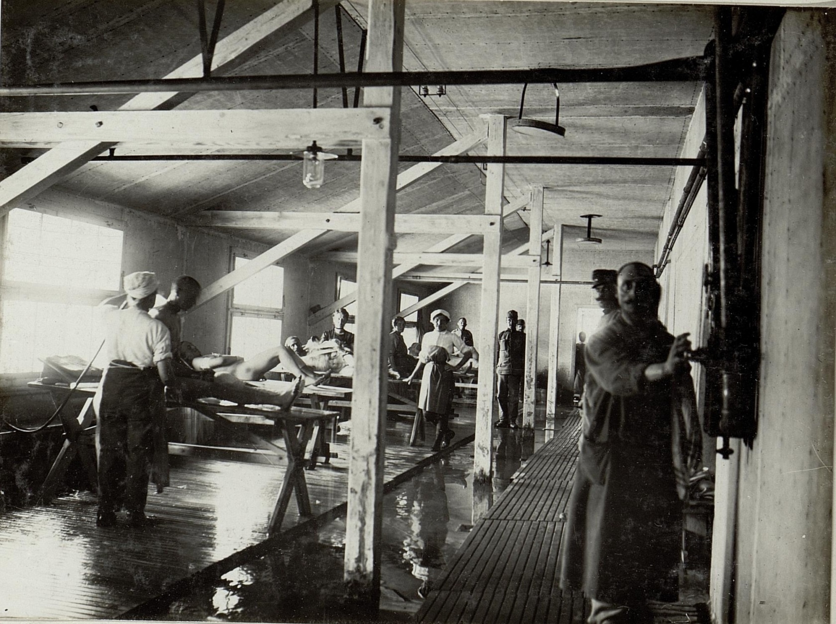 Waschraum im Krankenhaus in Pradl, 1916 