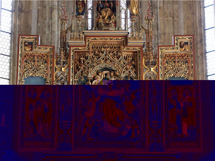 Der Hauptaltar in der Pfarrkirche Mariä Himmelfahrt in Schwaz