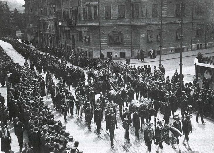 Corteo funebre di Franz Innerhofer a Bolzano 