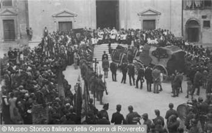 Funerali dei caduti a Malga Zures