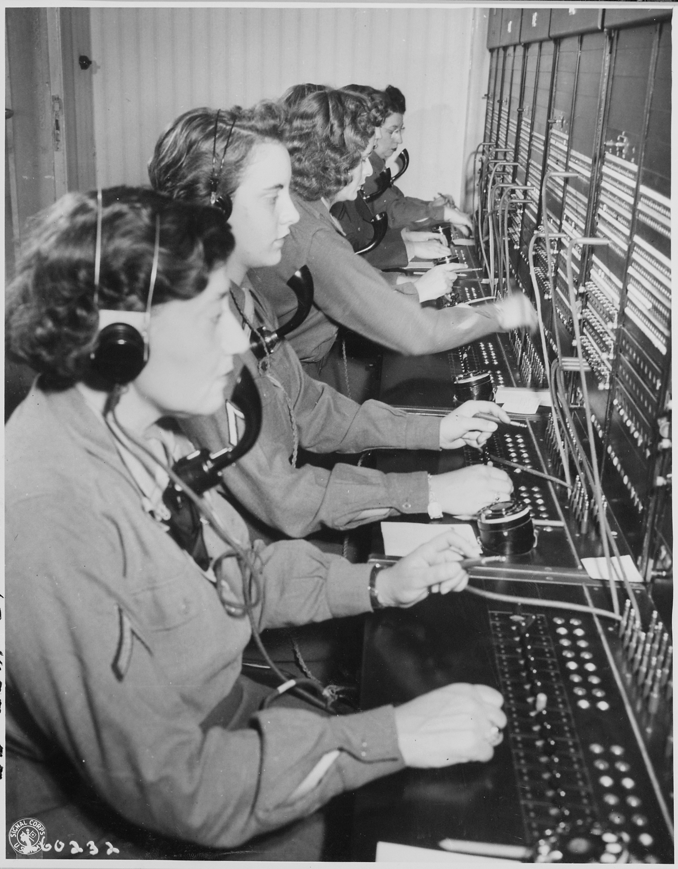 Il compito degli operatori telefonici era quello di mettere in contatto due partecipanti tra di loro.
