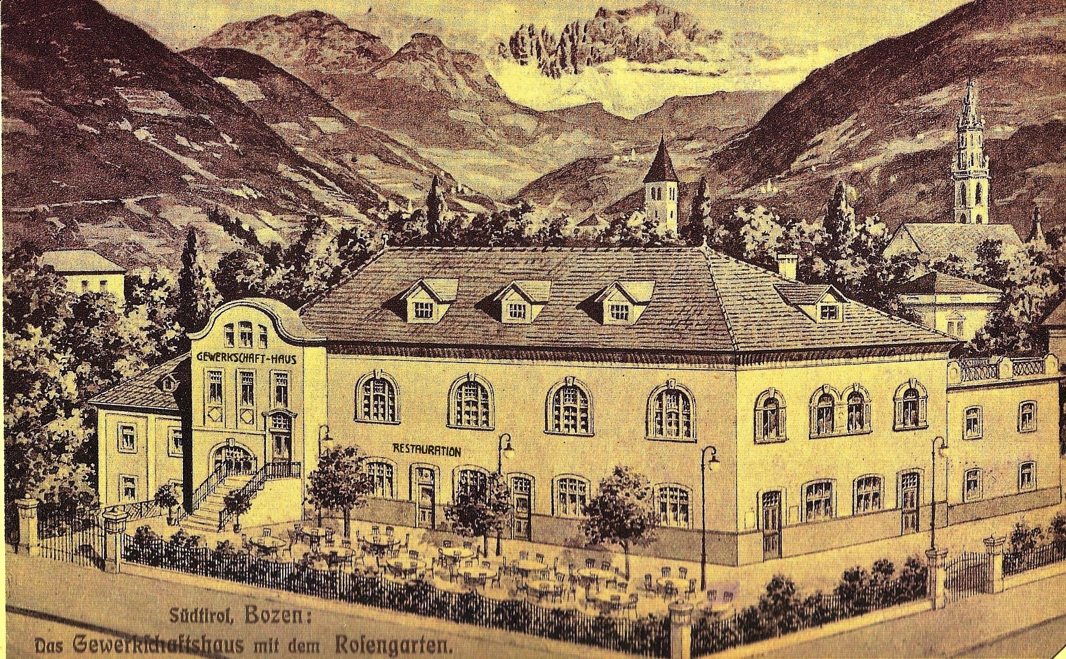 La splendida Casa del Sindacato di Bolzano si trovava all’angolo tra le strade Gilm e Pichler, oggi sede dell’Orchestra Haydn. Nel 1923 fu occupata dai fascisti
